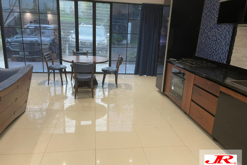 IMG-ea6a2ca27152553ce71d6215b3e92583-V